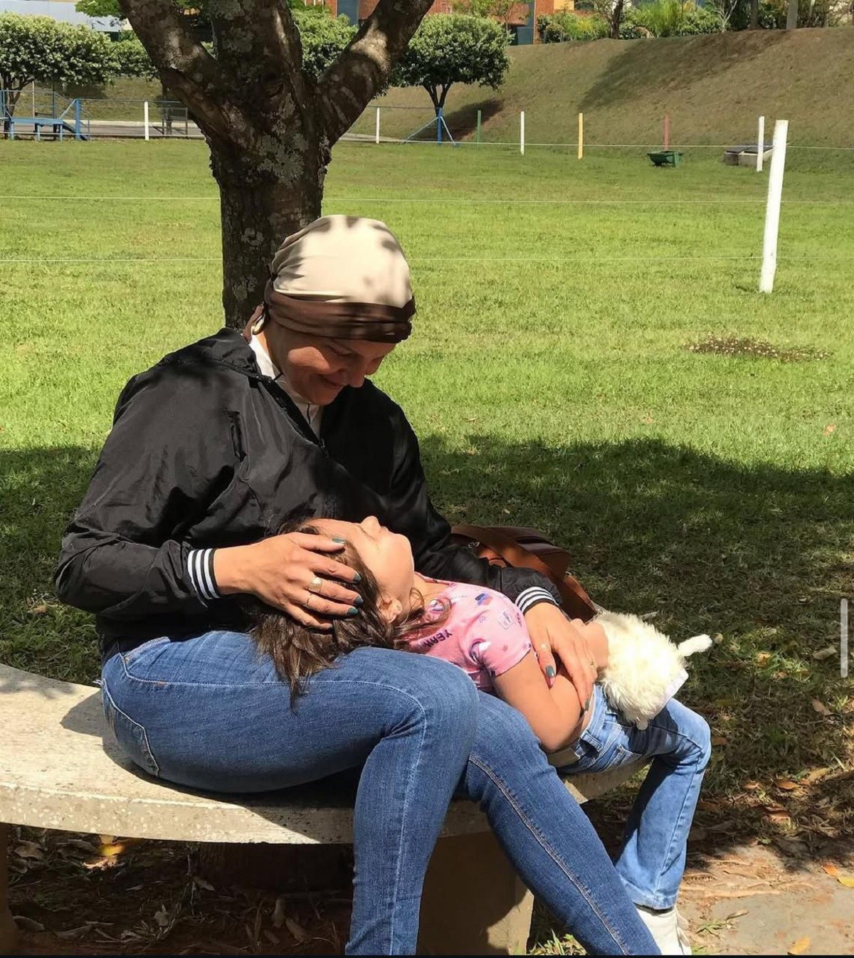 Após batalha da filha contra leucemia, mãe é diagnosticada com câncer de mama em MG