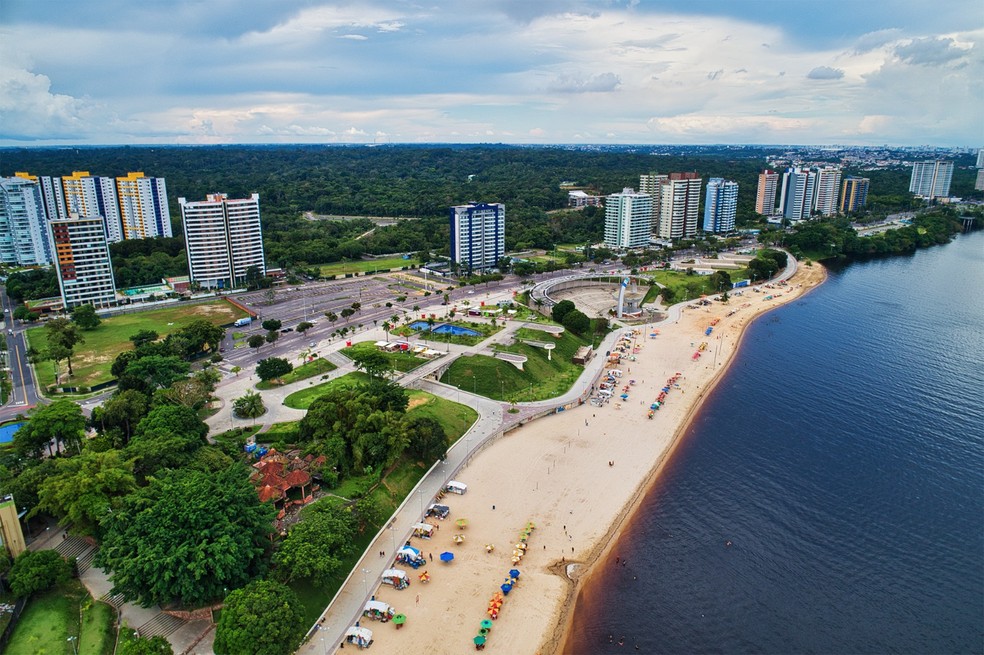 Com acesso gratuito, a Ponta Negra de Manaus é o principal balneário da cidade — Foto: Ivo Brasil/Amazonastur
