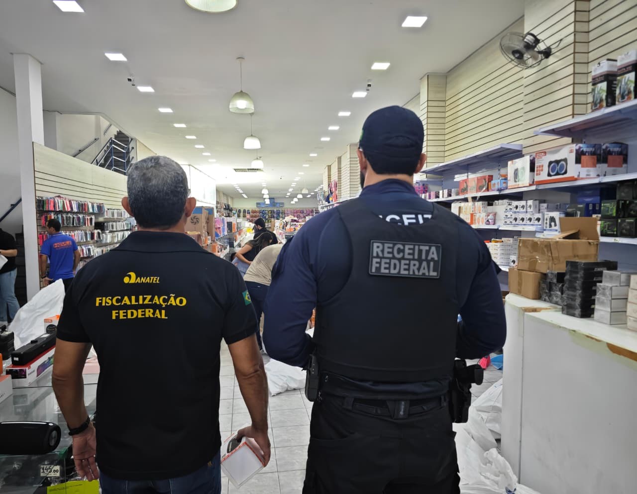 Receita Federal e Anatel fazem operação contra eletrônicos falsificados em Petrolina