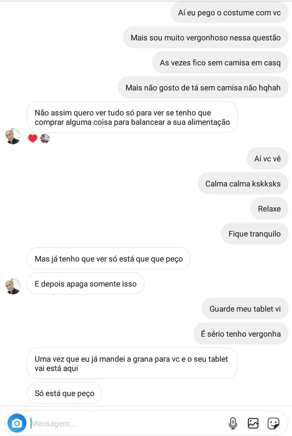 Padre pede fotos do jovem sem camisa — Foto: Reprodução