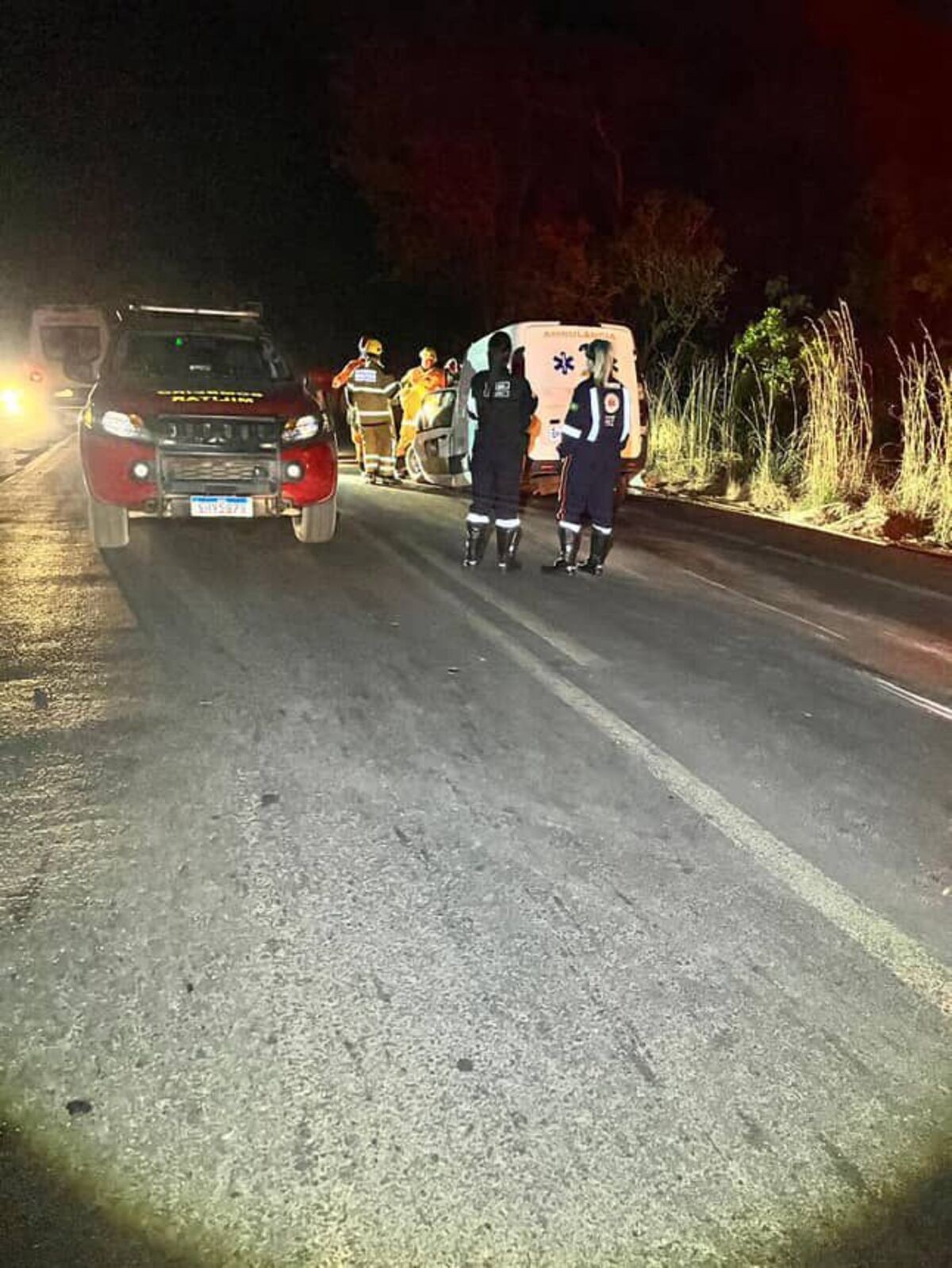 Três pessoas morrem após ambulância bater na traseira de caminhão na BR-251