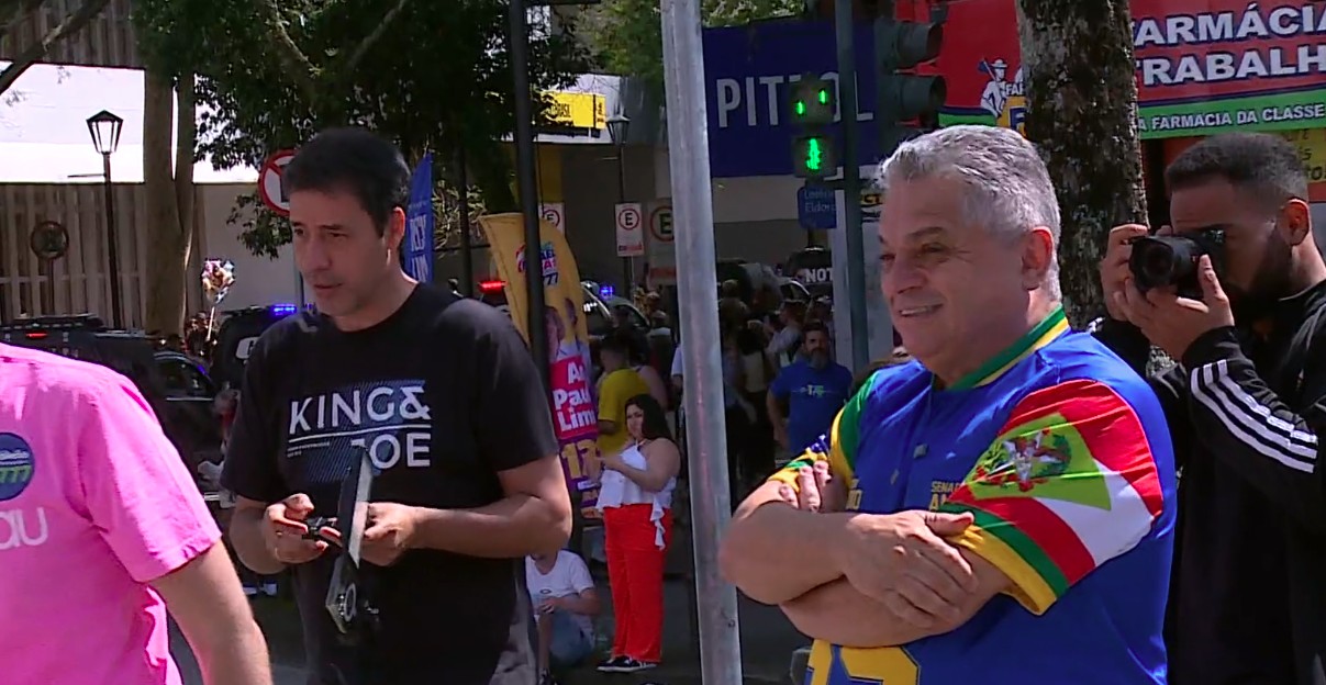 Eleições 2026 em SC: João Rodrigues acompanha desfile de aniversário de Blumenau