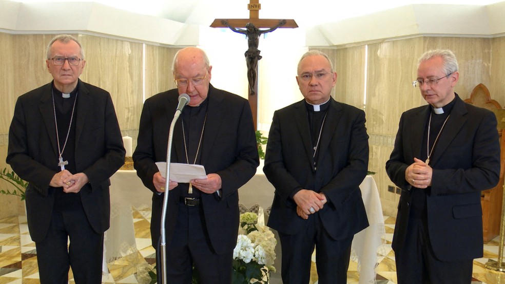 Cardeal Kevin Farrell anuncia a morte do papa Francisco, em 21 de abril de 2025 — Foto: Vaticano