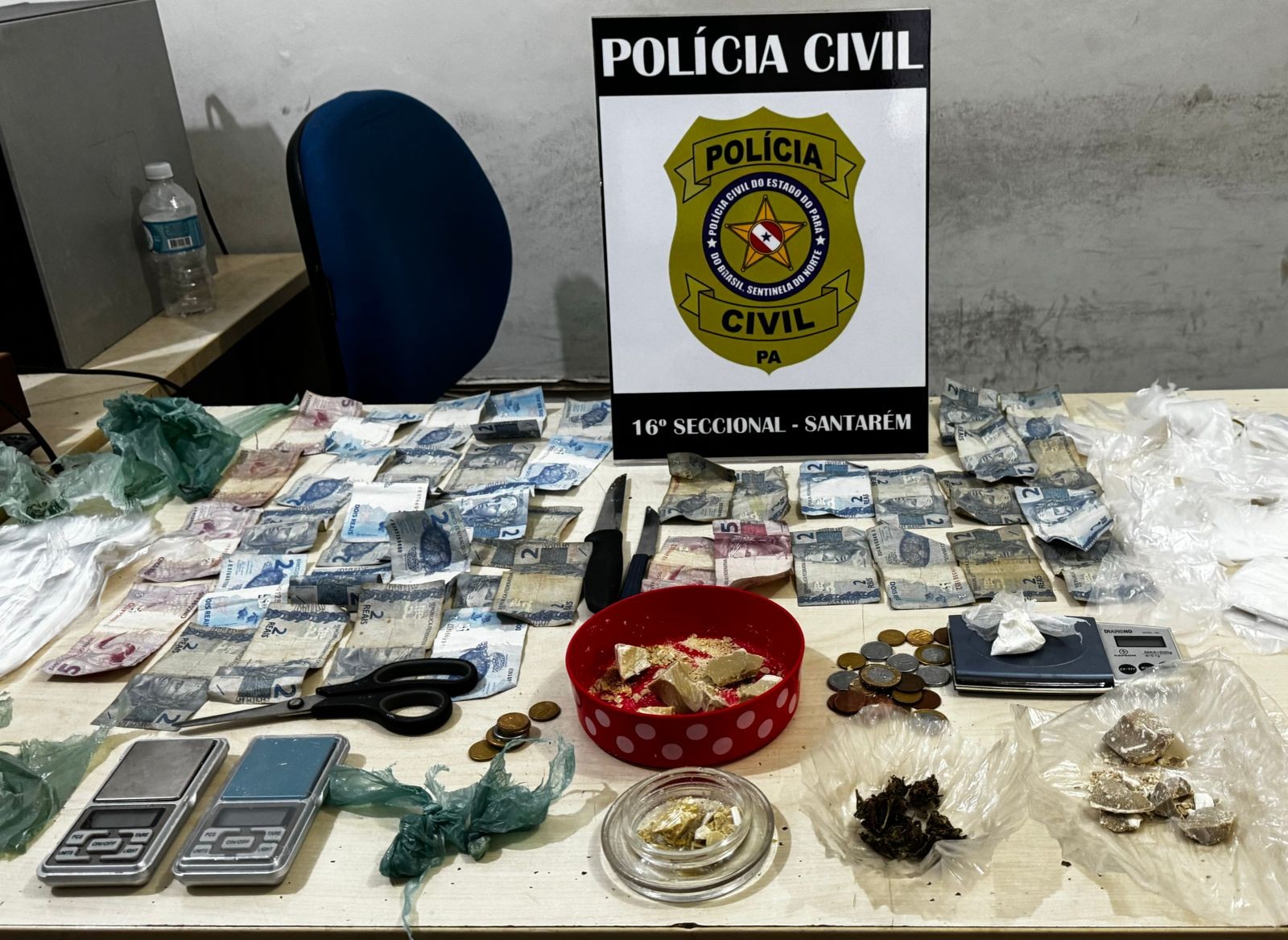 Suspeitos de envolvimento com facção criminosa são presos após serem flagrados com drogas no bairro São José Operário