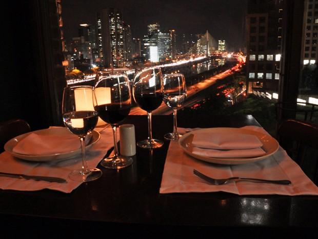 Talheres, copos, luminárias, 10 mil guardanapos e até balde de gelo: chefs relatam furtos frequentes em restaurantes de SP