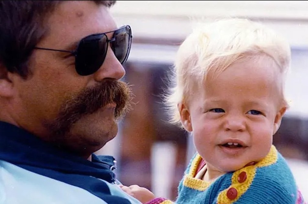 Jan e seu filho, 1982 — Foto: BBC