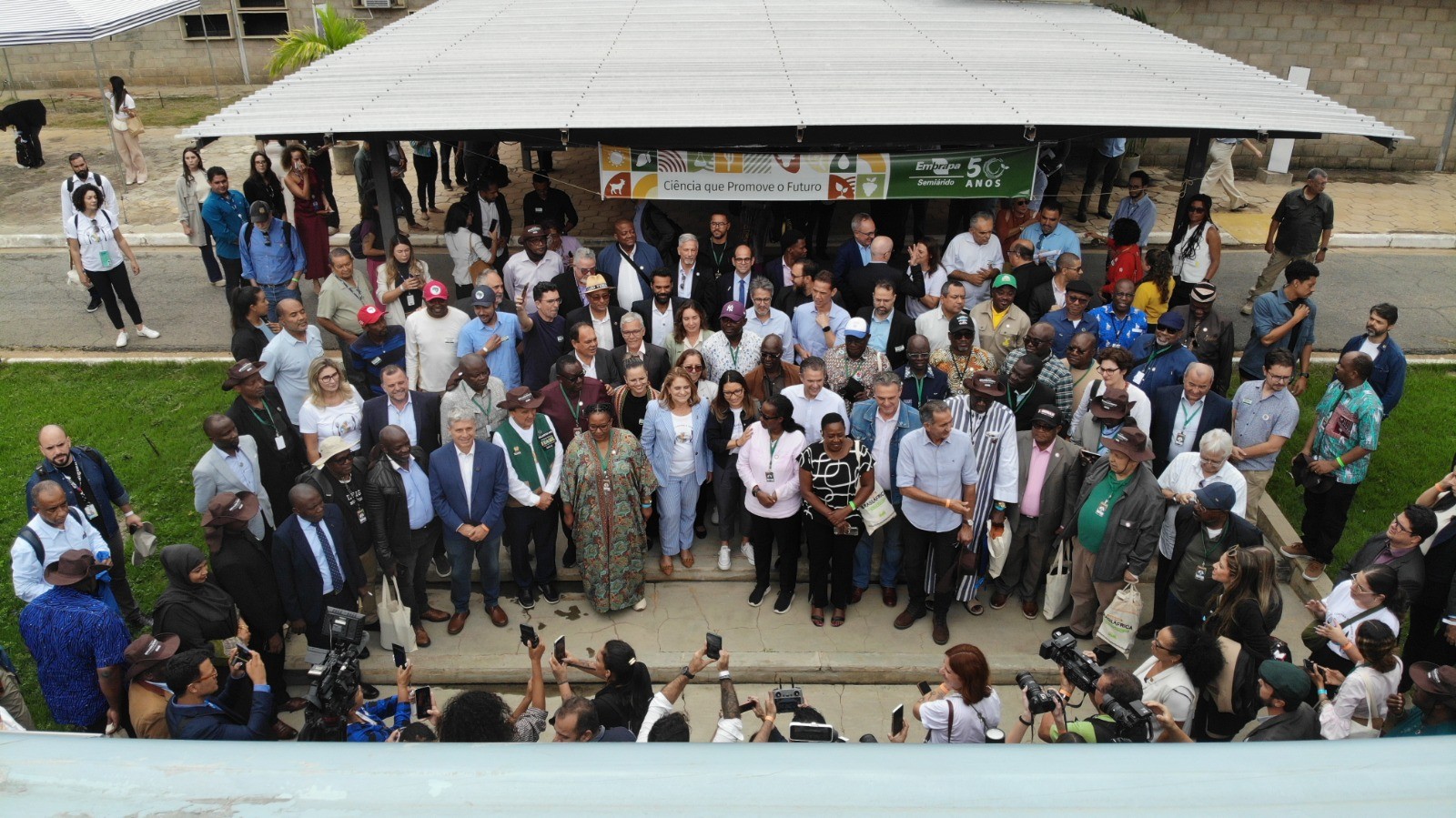 Representantes de países africanos e do governo federal visitam Embrapa Semiárido em Petrolina 