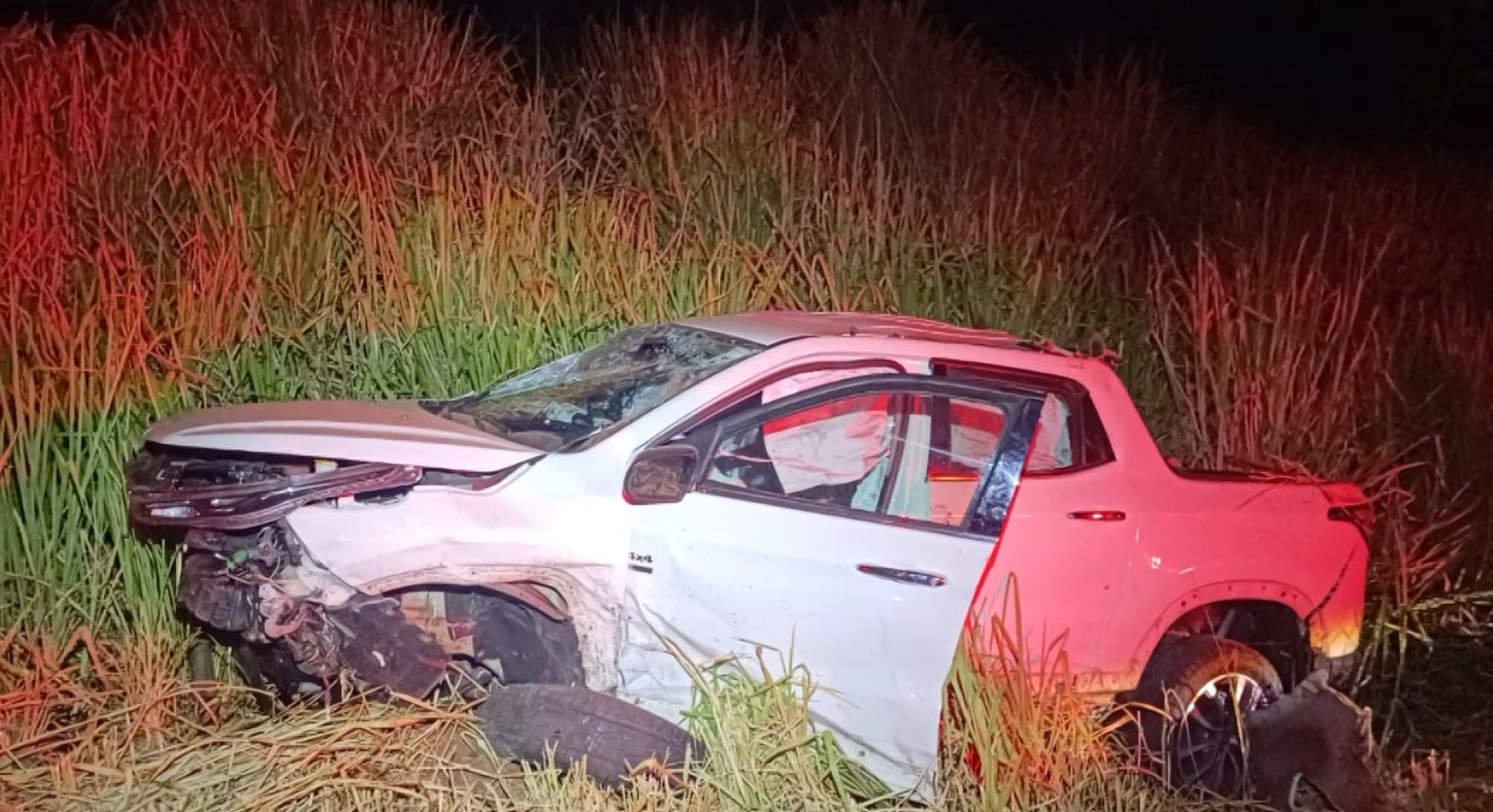 Criança de 6 anos é encontrada sozinha dentro de caminhonete envolvida em acidente no Paraná