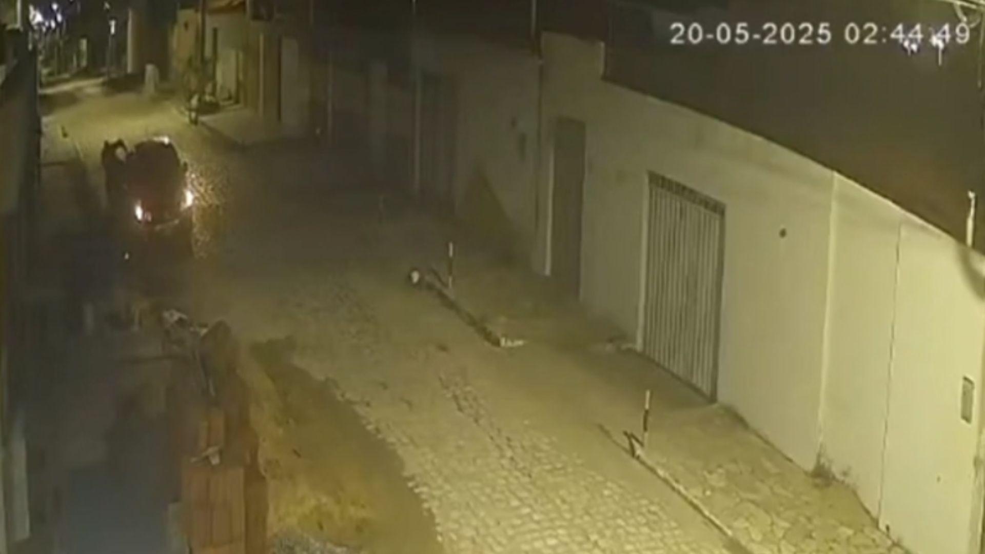 Policial é preso por roubar dinheiro, joias e caixas de whisky da casa de idosos em Mossoró; veja vídeo da invasão