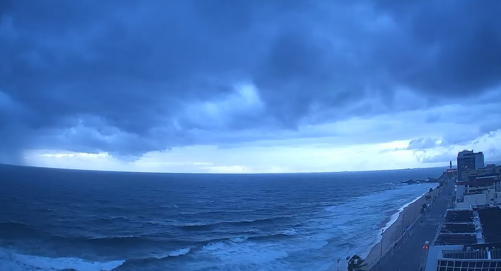 Frente fria se desloca para oceano, mas risco de deslizamento de terra permanece em Salvador