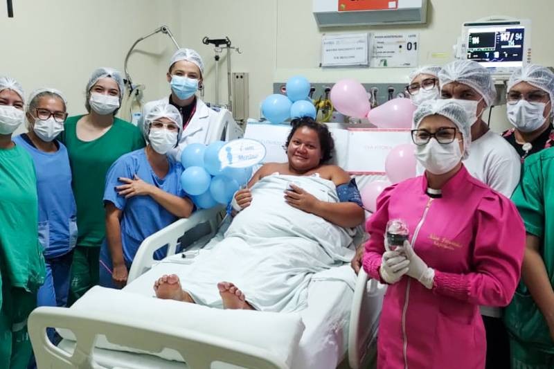 Paciente internada na UTI do HRBA descobre em chá revelação especial, que será mãe de um menino