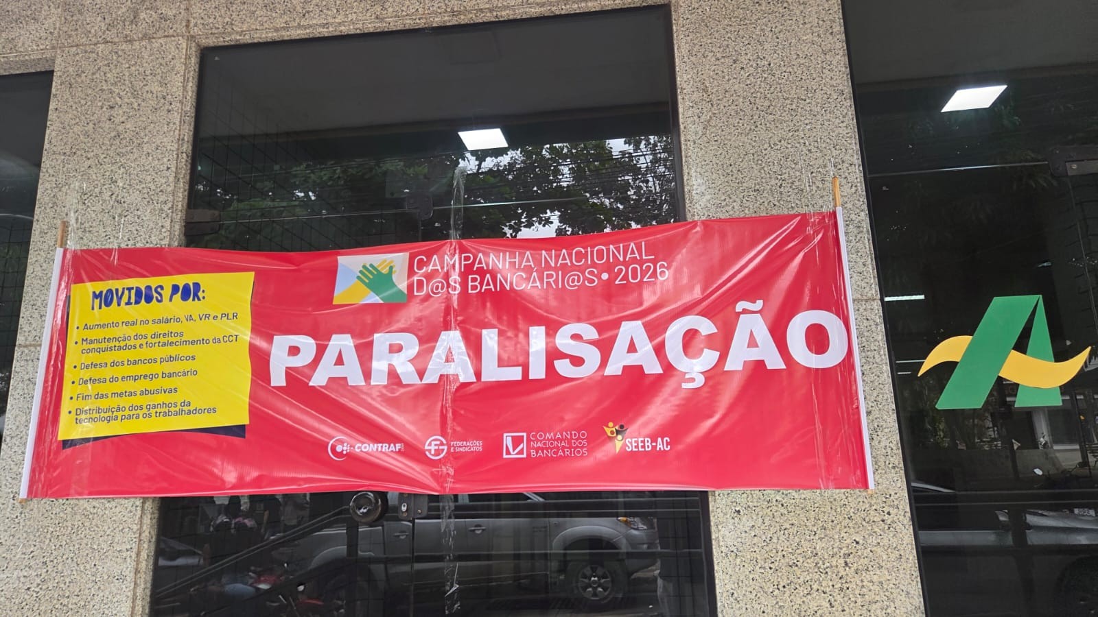 Bancários fazem paralisação de 24 horas e deixam agências fechadas em todo o Acre