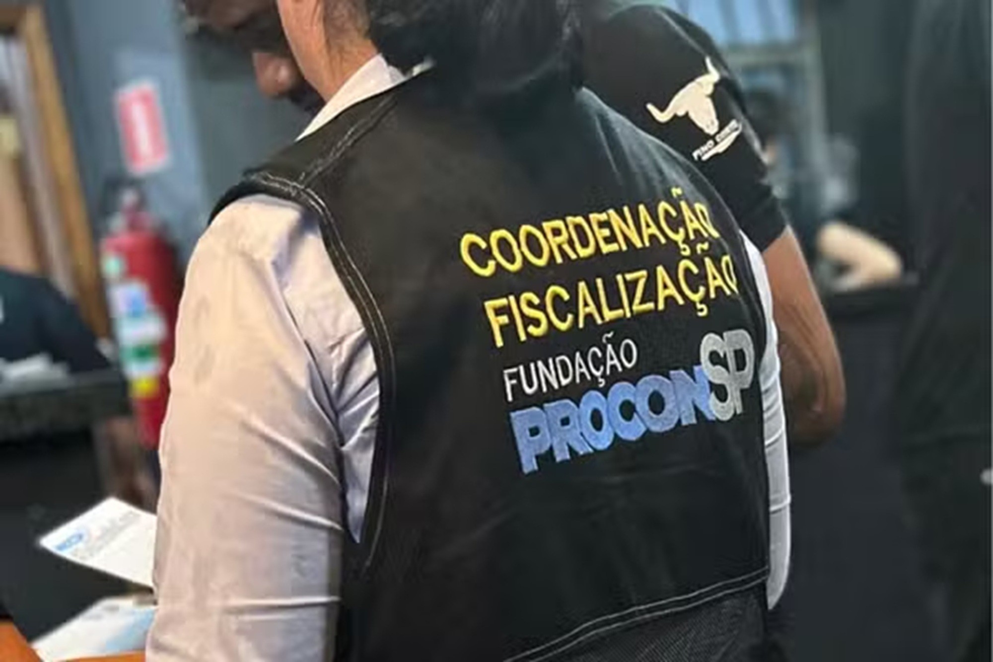 É #FAKE e-mail do Procon-SP que anuncia infração a direitos do consumidor, ameaça com processo e oferece link para 'consulta'