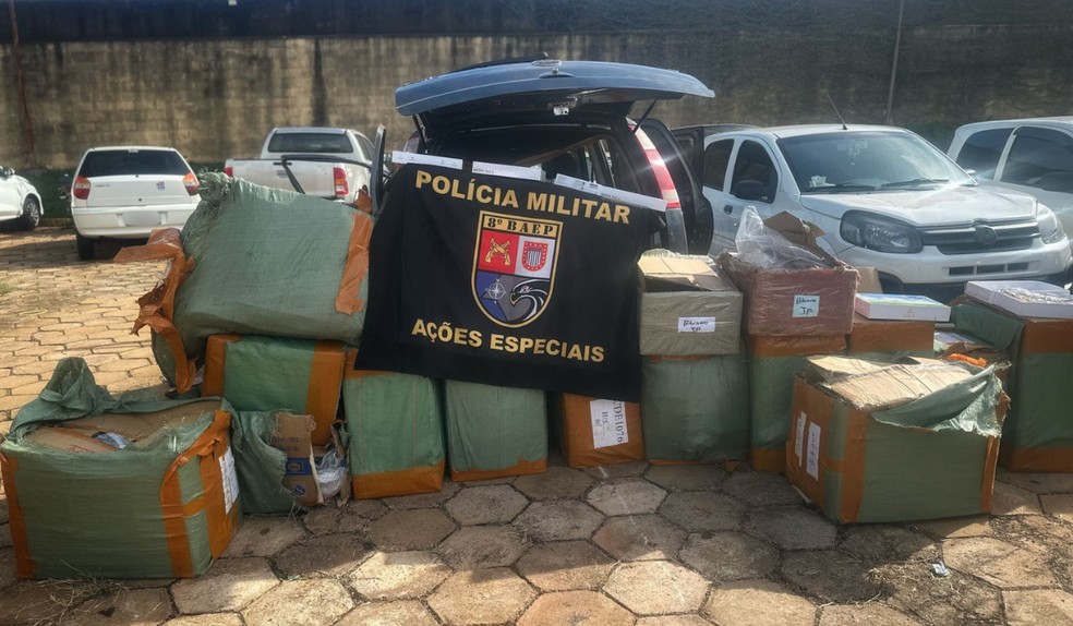 Operação do 8° Baep contra o contrabando termina com perseguição, acidente e apreensão de arsenal de cigarros no Oeste Paulista — Foto: Policia Militar/Divulgação
