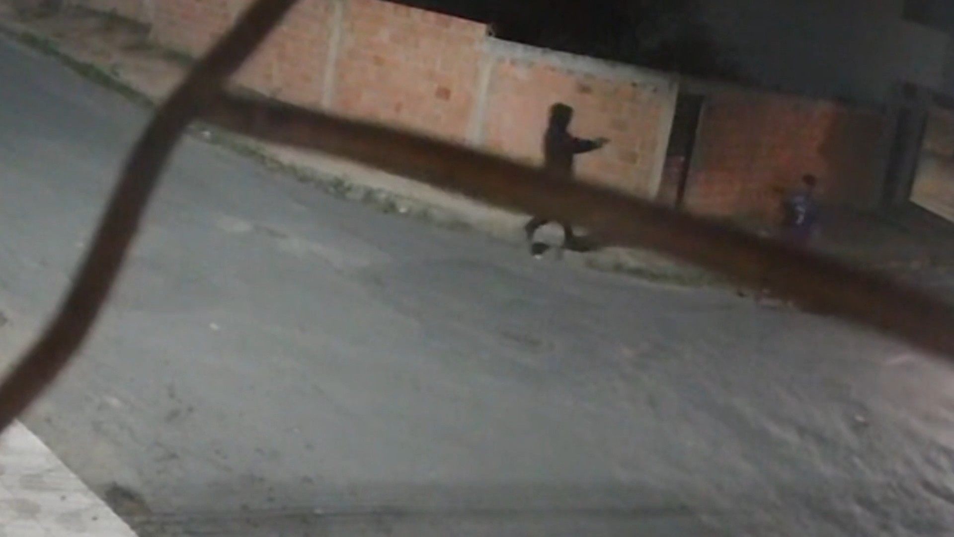 VÍDEO: suspeito de executar a tiros integrante de gangue rival é preso na Grande BH 