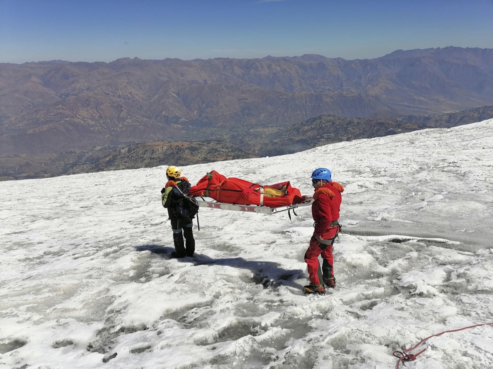 Corpo do alpinista William Stampfl foi encontrado após 22 anos, em montanha peruana — Foto: Polícia Nacional do Peru/AFP