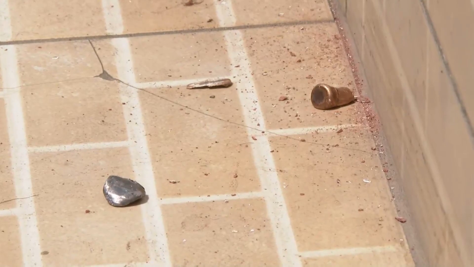 Mulher é baleada na cabeça ao sair de distribuidora de bebidas em Cariacica