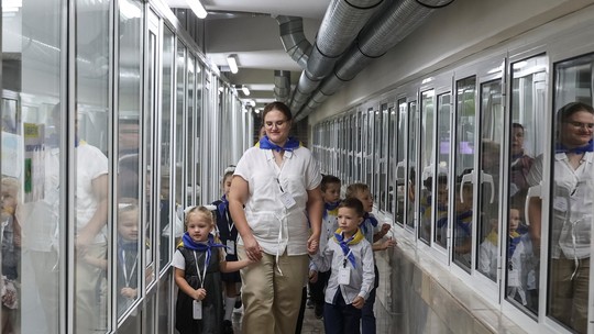 Ucrânia planeja construir escola subterrânea para proteger alunos de bombardeios