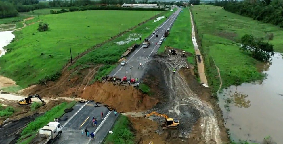 Erosão na BR-101 não tem relação com colapso em Maceió