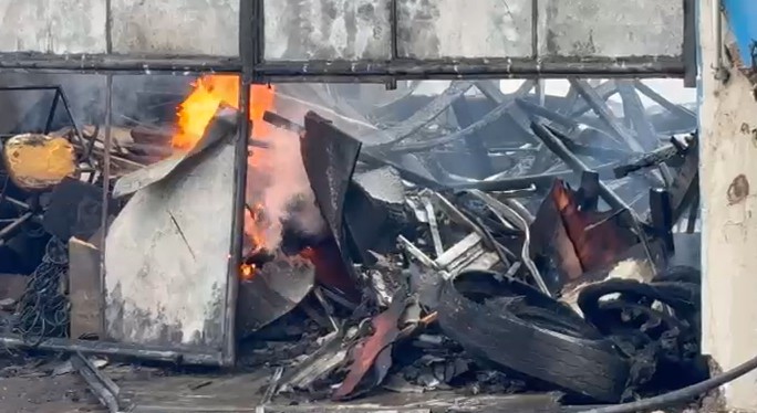 VÍDEO: incêndio em fábrica na Zona Leste de SP deixa um ferido