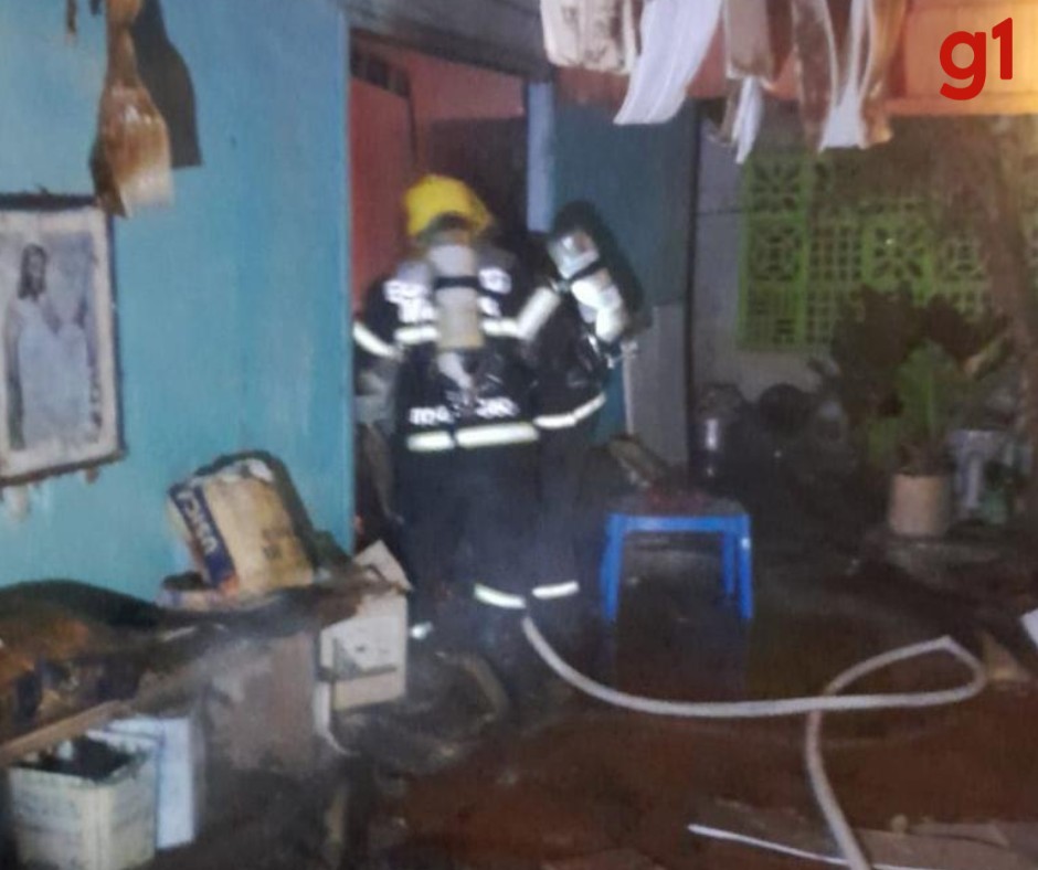 Idoso de 80 anos é resgatado em quitinete após incêndio em MT