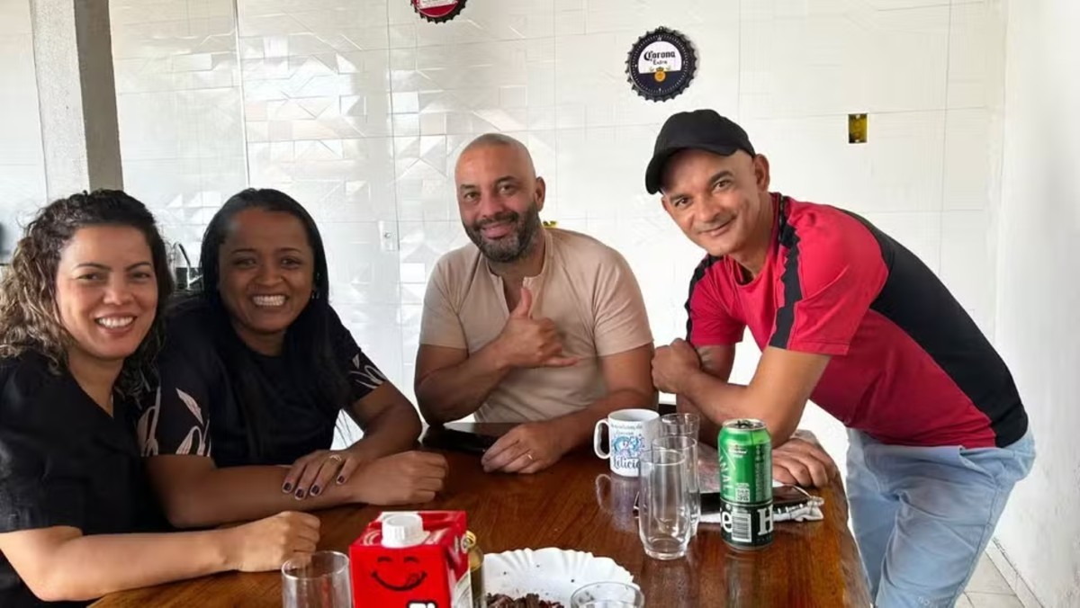 Filhos descobrem que pai não os abandonou e ganham nova irmã 30 anos depois em MG