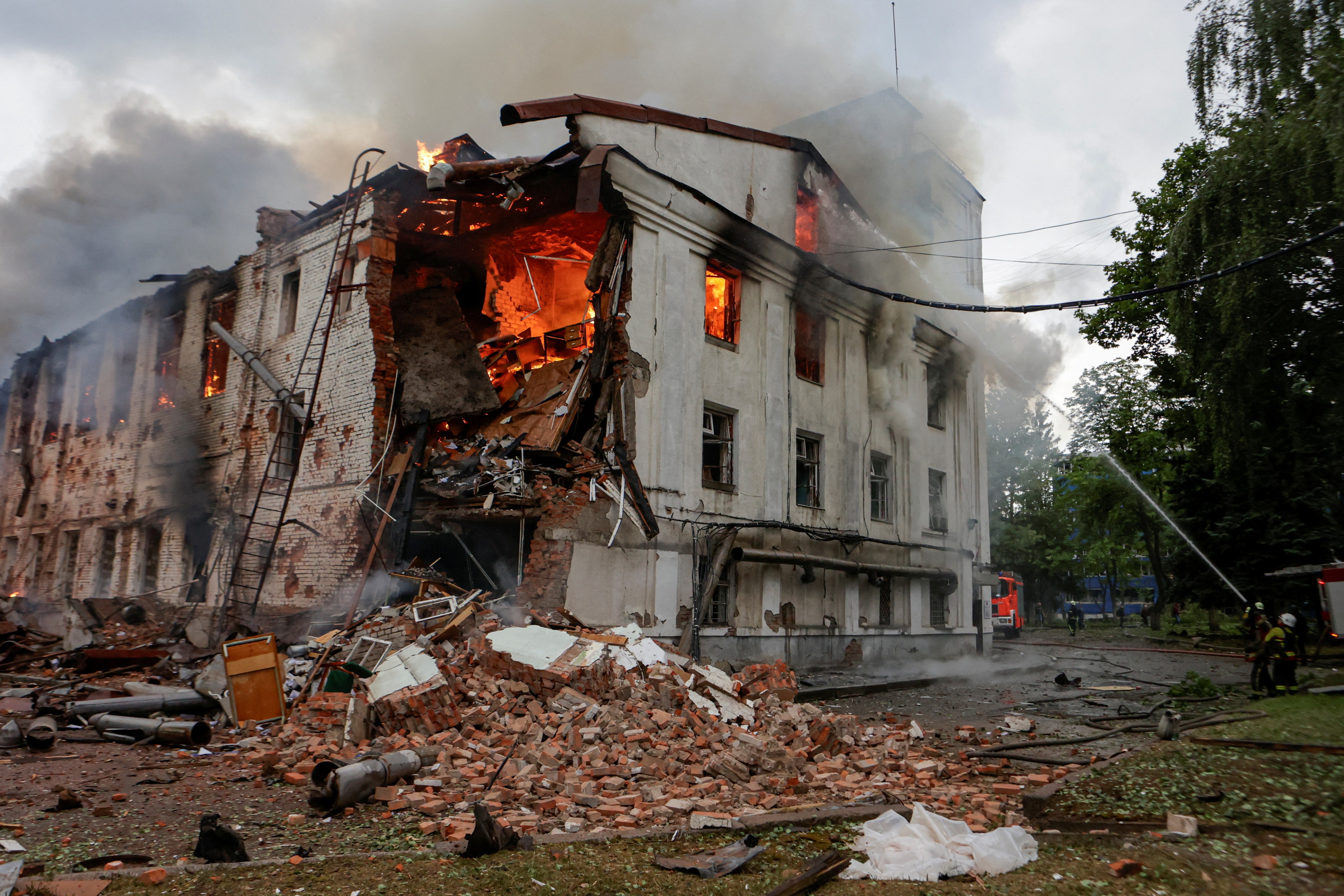 Rússia bombardeia Kharkiv, diz Ucrânia; ao menos três morrem e 19 ficam feridos
