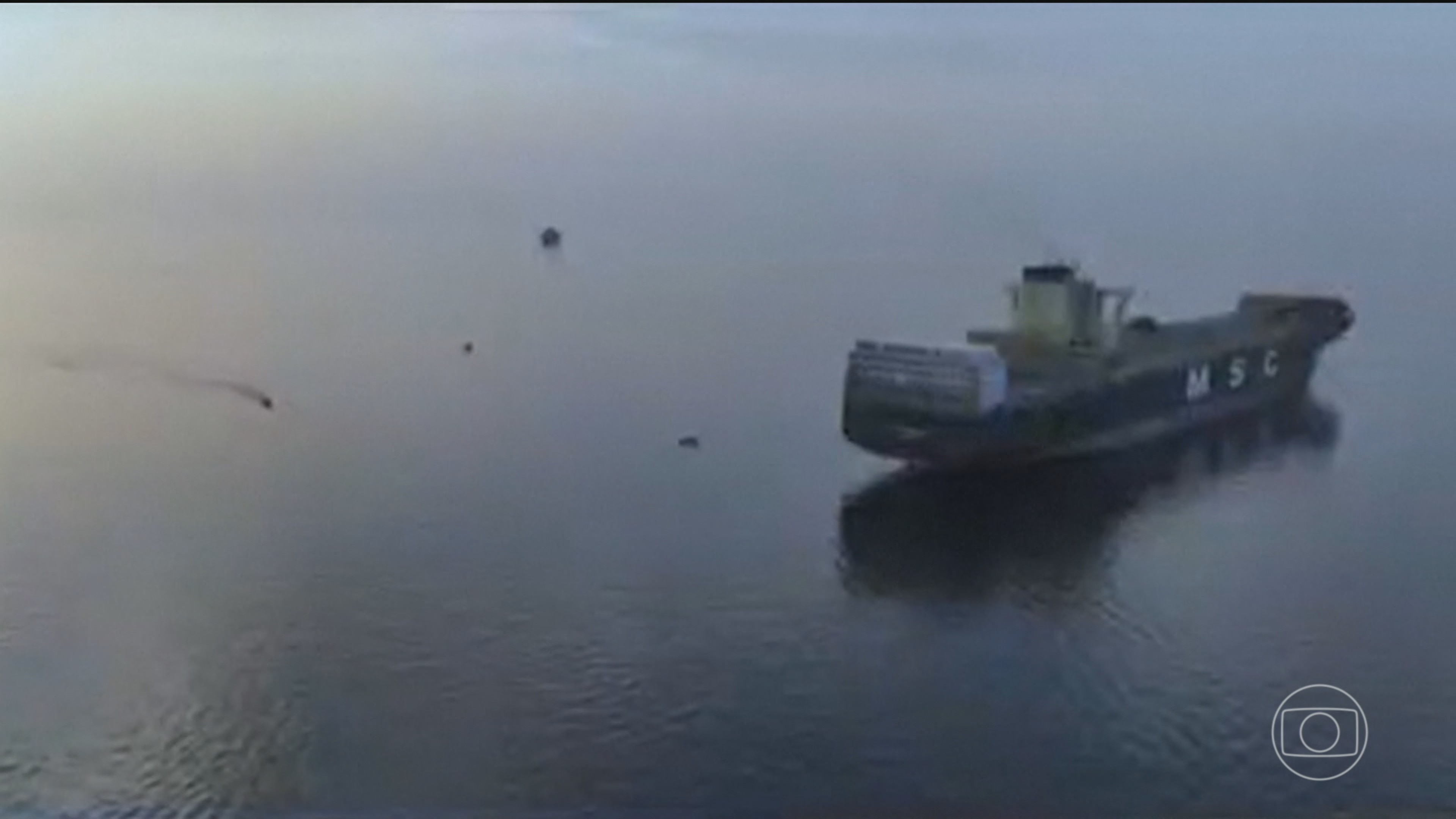 Irã apreende 2 navios que tentavam passar pelo Estreito de Ormuz e ameaça deixar negociações de paz com os EUA