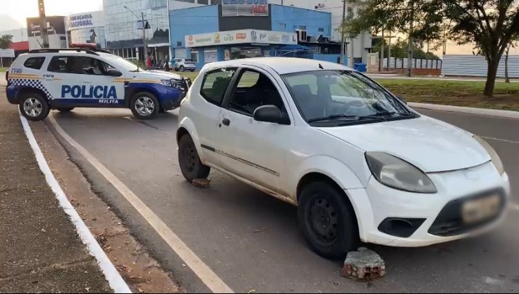 Corpo de homem é encontrado dentro de carro ligado parado em avenida de Araguaína