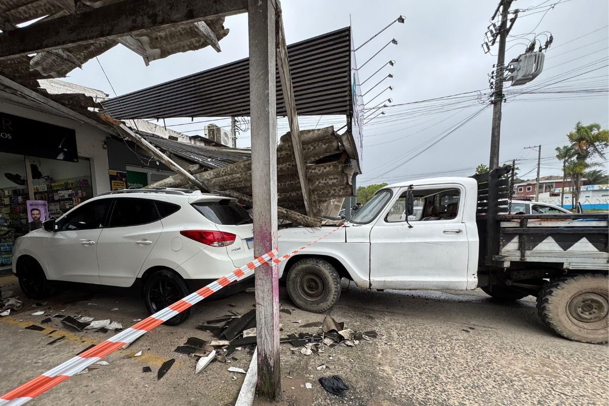 Motorista sem habilitação atropela pessoa com deficiência em ponto de ônibus no litoral de SP