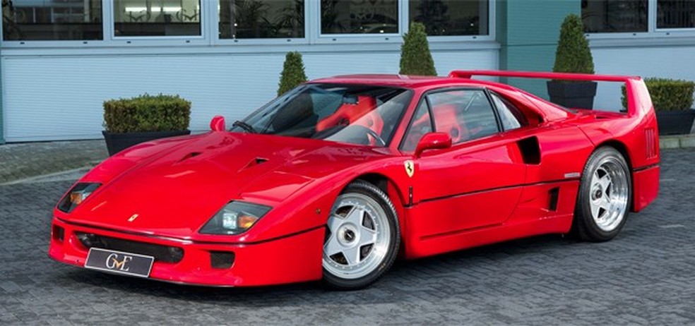 Um dos F40 produzidos até 1991 era do cantor Eric Clapton — Foto: Divulgação