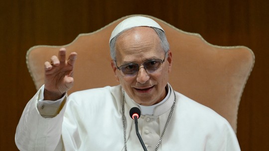 Leão XIV: Vaticano divulga assinatura e brasão do novo papa - Redes sociais do Vaticano e da Secretaria de Estado anunciaram os novos símbolos da Igreja Católica neste sábado (10).