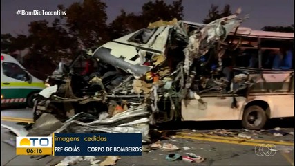 Feridos em acidente de ônibus com carreta são levados para hospitais do Tocantins