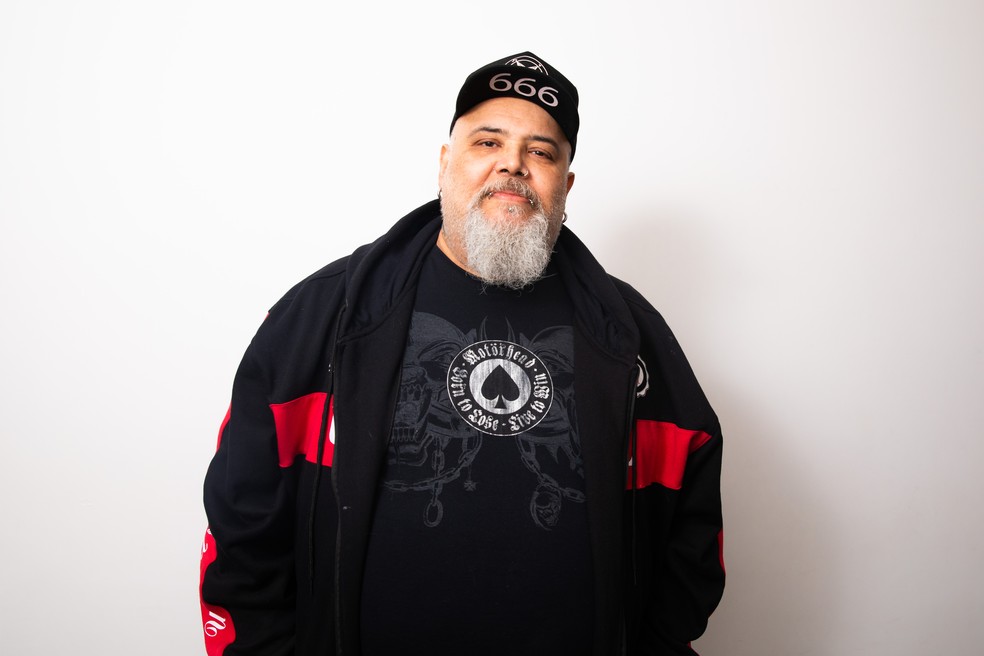 João Gordo posa para foto antes de conceder entrevista ao g1 — Foto: Luiz Franco/g1