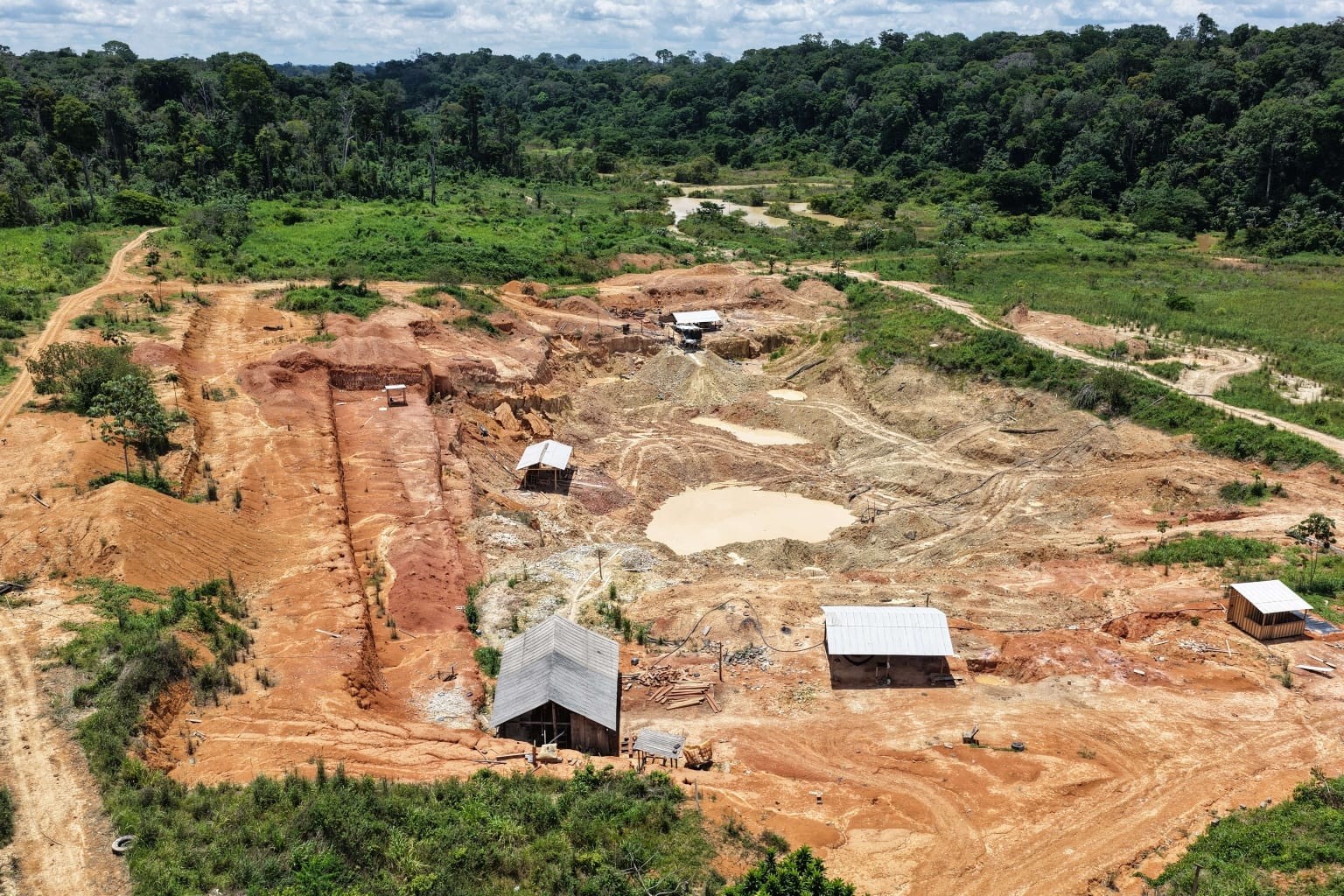 Garimpo ilegal em Maués é embargado e multado em R$ 3,56 milhões pelo Ipaam