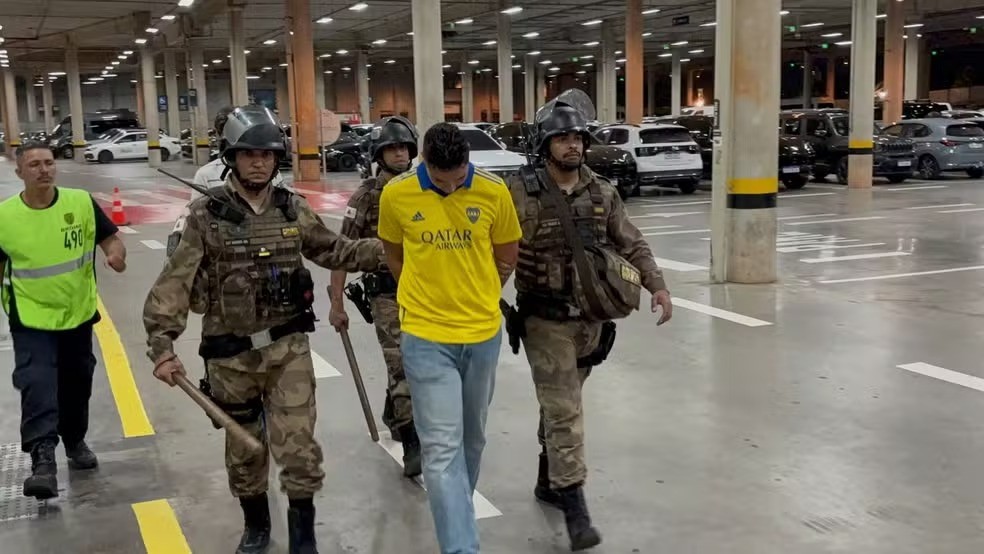 MP apura caso de argentino preso por gestos racistas durante jogo entre Cruzeiro e Boca no Mineirão 