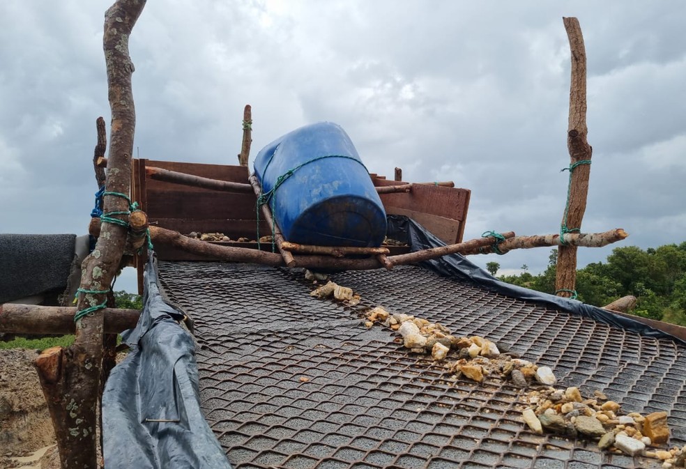 Materiais encontrados durante exploração ilegal em MT — Foto: Polícia Militar