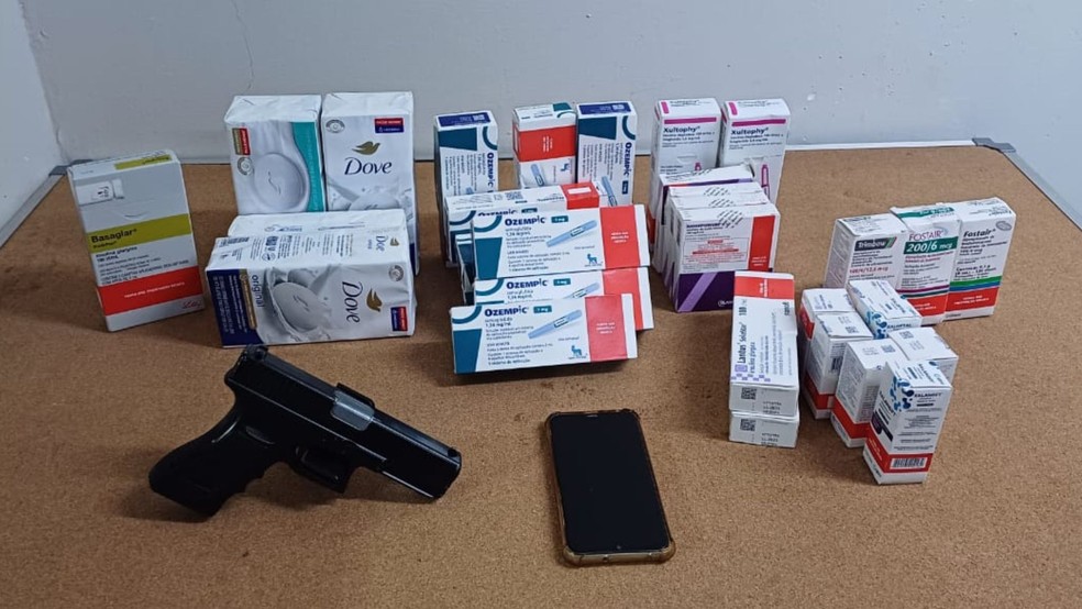 Ladrão de farmácia preso em Vitória roubava de sabonete a remédio. — Foto: Divulgação/PMES