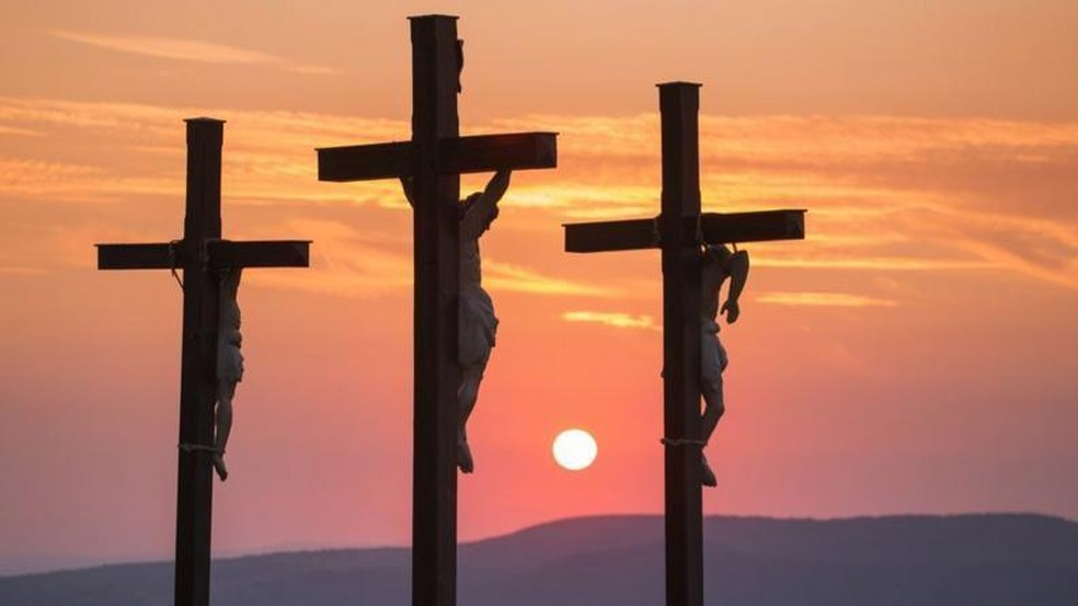 Na tradição cristã, Jesus morreu crucificado — Foto: Getty Images via BBC