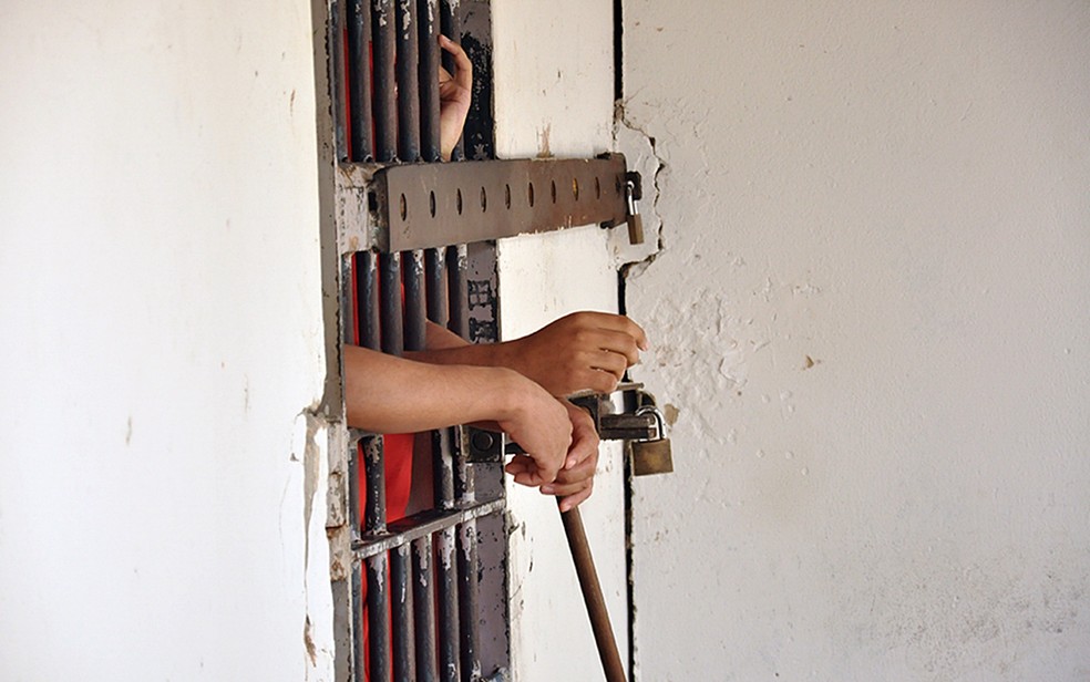 Estado de Minas é condenado a indenizar homem preso por engano por 30 dias