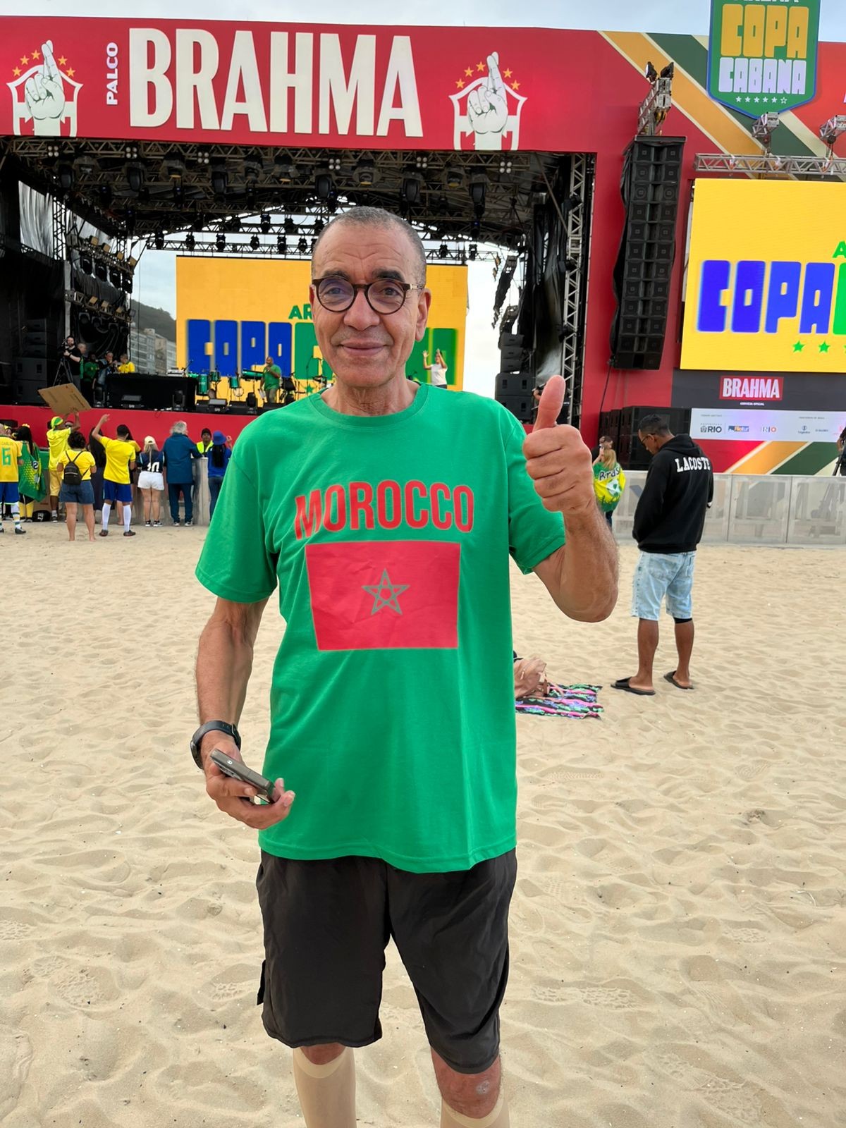Arena Copa abre em Copacabana para estreia do Brasil e atrai até torcedor marroquino