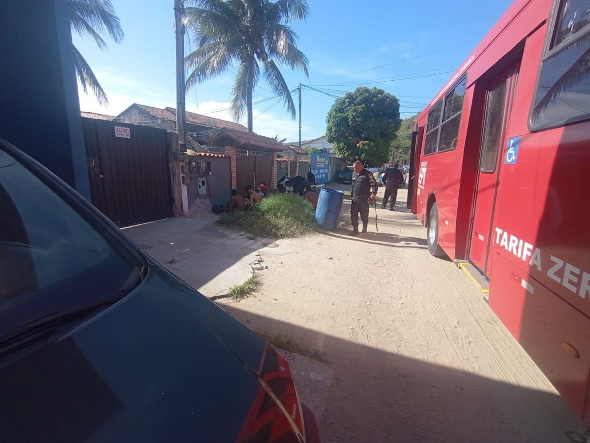 Polícia Militar detém jovens após tumulto em ônibus a caminho de Ponta Negra, em Maricá