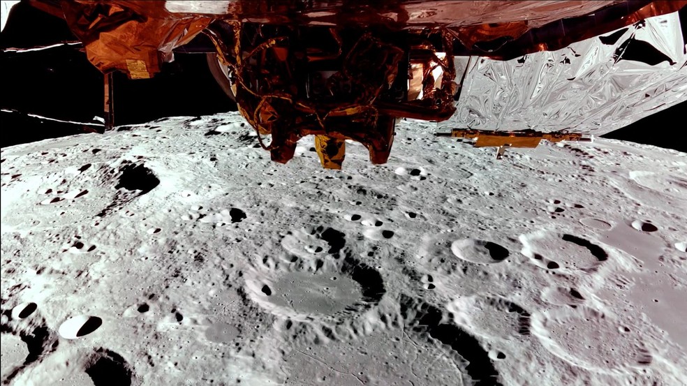 Imagem divulgada em 24 de fevereiro de 2025 mostra o módulo Blue Ghost, da Firefly, em sua terceira órbita lunar — Foto: Firefly Aerospace/Divulgação
