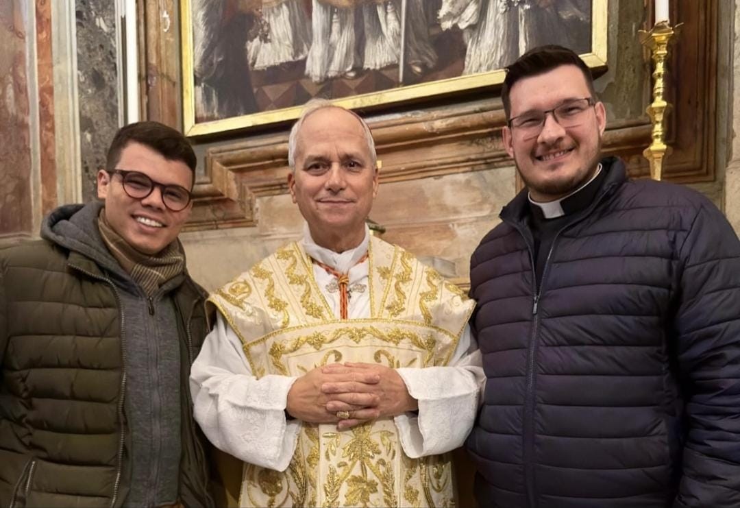 Padre que acompanhou conclave da Praça São Pedro relembra encontro com Leão XIV ainda quando cardeal