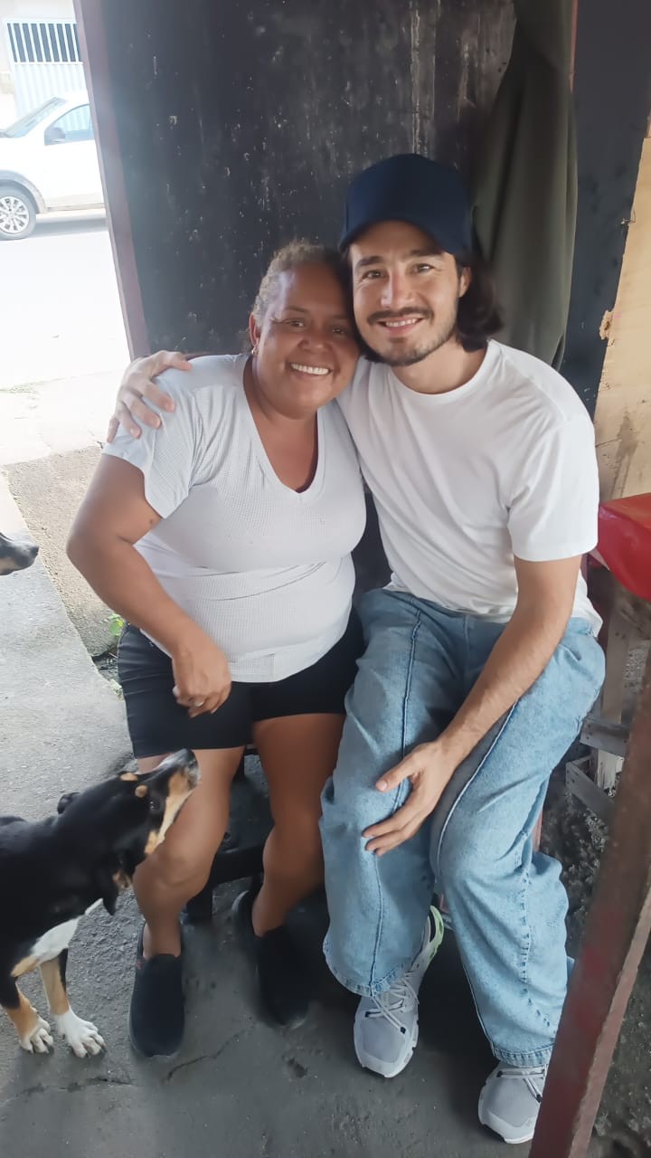 'Melhor pamonha que já comi': Tiago Iorc visita comerciante que vende comidas regionais em Encruzilhada de São João; VÍDEO 