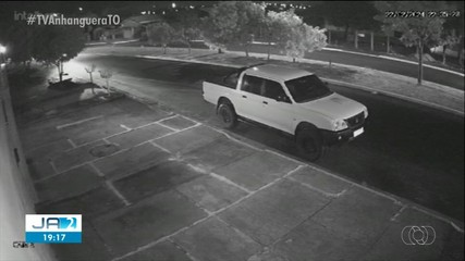 Acidente entre moto e caminhonete deixa uma pessoa ferida