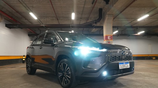 Toyota Corolla Cross híbrido se esforça para peitar chineses, mas sofre com motor fraco; VÍDEO - SUV híbrido alcançou 22,5 km/l de consumo na cidade e é confortável. Mas conjunto híbrido, com bloco 1.8 aspirado, desenvolve menos que 1.0 turbo da concorrência.