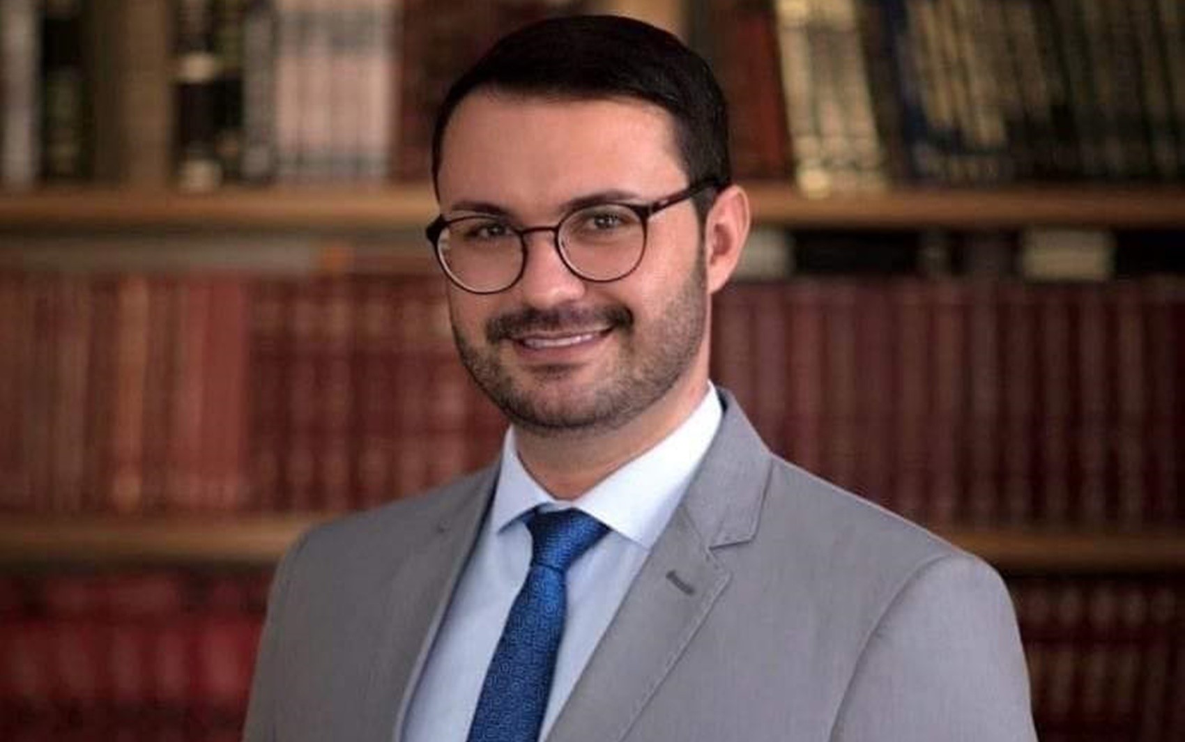 Homem é condenado em primeira instância por ataque homofóbico contra prefeito de Alpinópolis