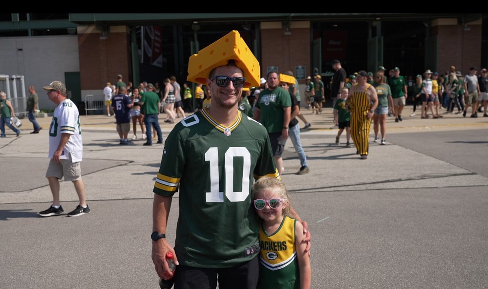 'Cheeseheads' em jogo da NFL, no Wisconsin — Foto: Alex Carvalho/TV Globo