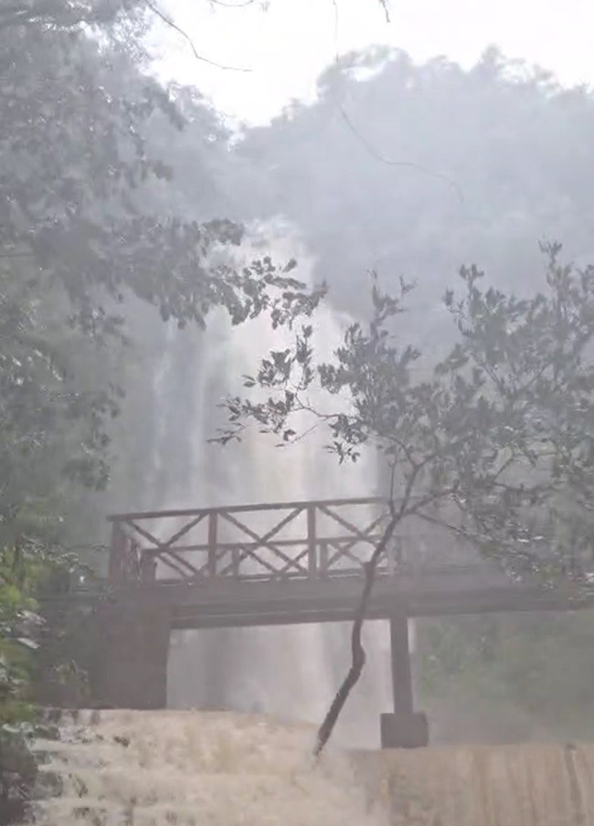 VÍDEO: Chuva aumenta volume de água na cachoeira do Pinga em Portalegre